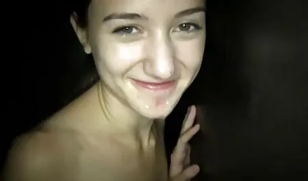 Prekrasna brineta sjebala se u youtube porno xx tri člana