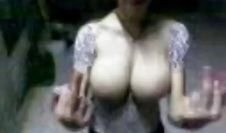 Anya vrlo lijepo masturbira hub porno