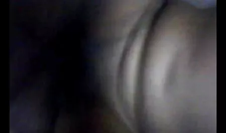 Blondie želi seks s lijepom lezbijkom i liže joj pičkicu porno de lux