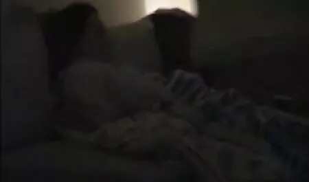 Cutie puhne ispred porno ham kamere