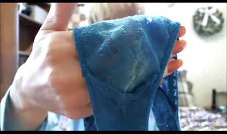 Ljepotica skače na kurac hub porno poput jahača