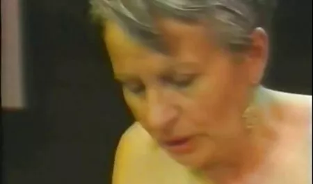 Ona stvarno film porno hd želi umetnuti krastavac u svoju macu nakon puhanja i seksati s ovom povrtnom kulturom