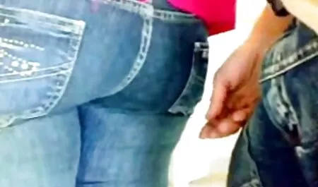 Plavuša s prirodnim sisama masturbira macu video porno arab