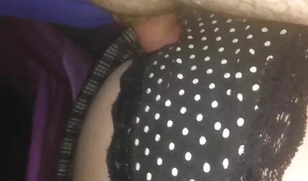 Vruća ženska usta usisavaju čvrsto deblo i miluju veliku glavu. I video porno 2018 vrlo brzo par će se stopiti u blaženom jebenu, ovo je najslađa noć u njihovom životu