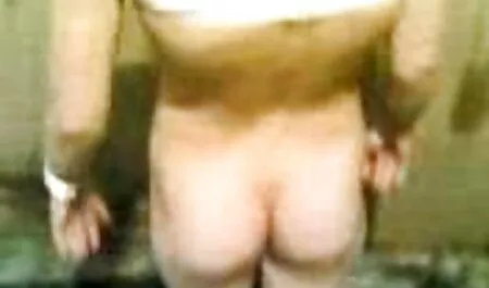 Vruća kuja proguta porno petlust spermu