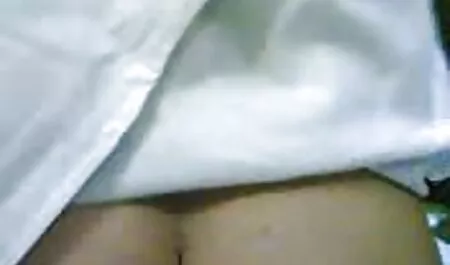 Momak špijunira porn film family seksi očuha i jebe je