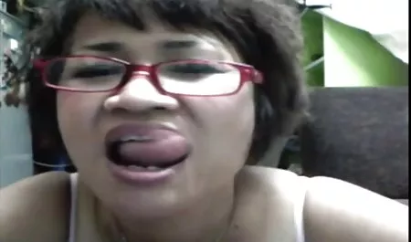Mlade studentkinje zarađuju novac seksom porno ham