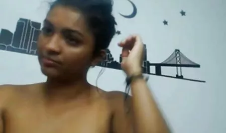 Čovjek je napio svoju djevojku i jebao jadnu stvar na video xxnx porno krevetu, kuja vjerojatno nije osjećala ništa, ali momak je dobio nestvarnu zujanje