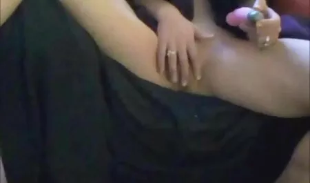 Mlada crvenokosa beba sisa debele mini short porno članove mužjaka u gangbang