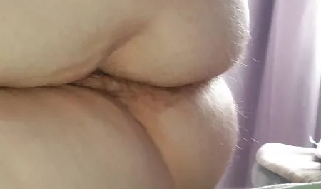 Pogledajte, hardcore prizor u kojem plavuša mora trpjeti nepodnošljivu bol ovog crnca svojim velikim crnim kuglom tube porno film pravog čudovišta
