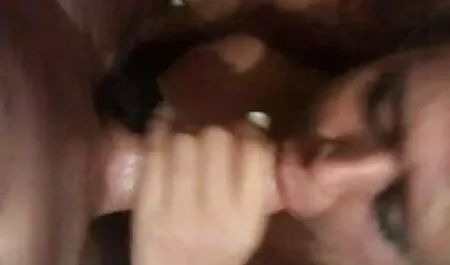 Mlade lezbijke Dakota Skye i Chloe Amour vodile su porno extra seks na krevetu