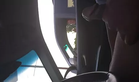 Seksi crvenokosa drsko polizava frer porno ćelavca u usta i jebe se