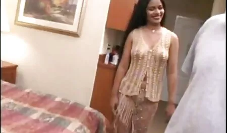 Latino djevojka pokazuje filme porno grati svoju lijepu guzu i sisa mi kurac
