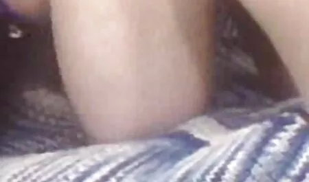 Crvenokosa sluškinja zabavlja film porno p se sa starim, sijedim starcem