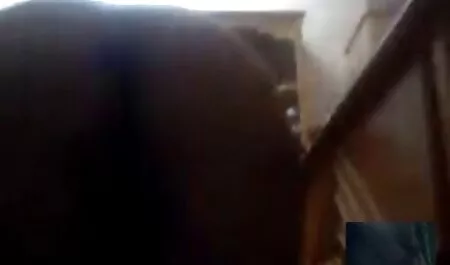 Mišićavi crnjaci jebu se na kauču dviju crnih siri porno hd prsatih drolja