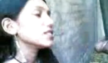 Mlada Arina jezikom je jebala svoju prijateljicu porno force mom