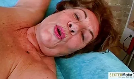 Zreli muškarac skinuo je mladu crnku film porno xnxxx Cindy Cruz i jebe je u sobi
