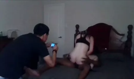Prekrasnu brinetu u svijetlom donjem tube porno film rublju jebe je seksi muškarac