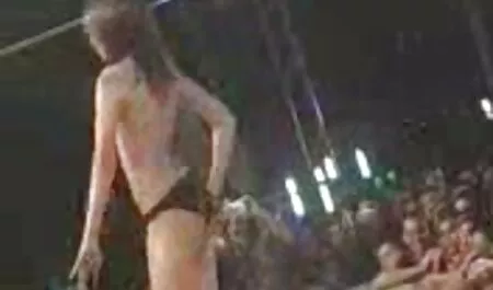Veselo društvo američkih studenata organizira grupni seks party u sveučilišnom domu, a apsolutno svi film porno ok google se zajebavaju u različitim pozama