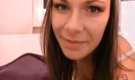 Navlačim ženska remena lingerie porno i pokazujem svoje mišljenje