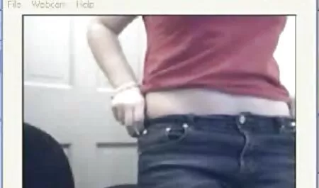 Dvoje pilića nije moglo pomisliti da odlaze u toalet očekuju naporan porno asian bus zajeb. Seksi tijela ljepotica uče se u potpunosti zadovoljiti muškim članom koji provaljuje u njihove vlažne rupe
