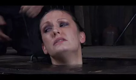 Mlade pičke maca french family porno stavljaju guzice pod jezik