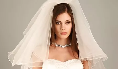 Brineta je obrijala macu i jebala se porno de lux pod tušem