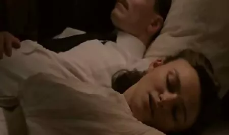 Plavuša u film porno best čarapama miluje njeno tijelo