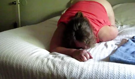 Prsata sex porno hotel mama promatra kako očuh jebe svoju mladu pastorku