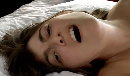 Krilati demon pobjedi prsata djevojka i želi je pojebati, a kad je rekla da demon nema penis, rekla je da nema problema i odmah joj je iz maca izašao ogroman kurac na koji je izvukla video porno movie ljepoticu