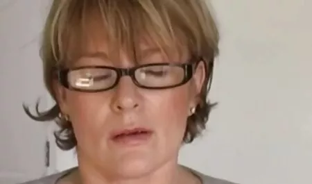 Sočan, crn mačak sisao je penis free porno film brata svoga muža