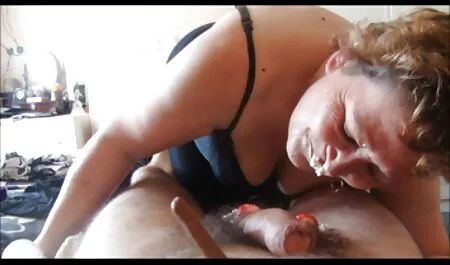 Prsata kuja dobiva jebeno ćelavog čovjeka guetto porno