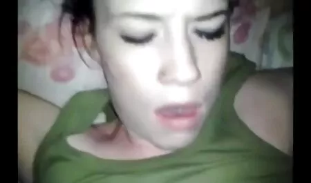 Dvoje napuhanih muškaraca jebe se jedno u drugom u kuhinji porno film dorcel