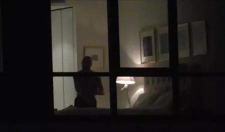 Prsata brineta brineta Sybil Stallone jebe se s kuharom u uredu porno elegant