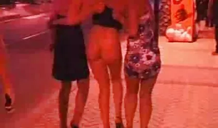 Bogata drolja retro porn classic u limuzini unajmio je domar za jebanje