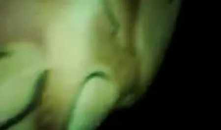 Strastveni učitelj uredio je veliku gangbang porn filme u učionici s vanjskim učenicima