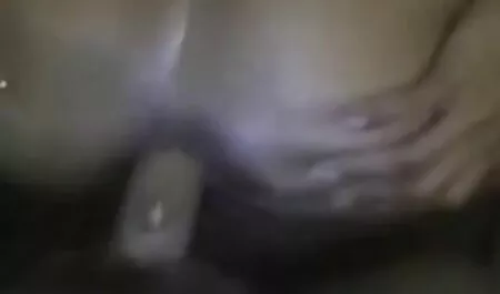 Prsata kuja se xxnx porno sjeba na kauč
