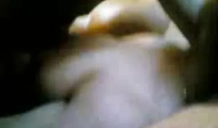 Čovjek porno hd soft je stavio prst u dupe prekrasnoj brineti