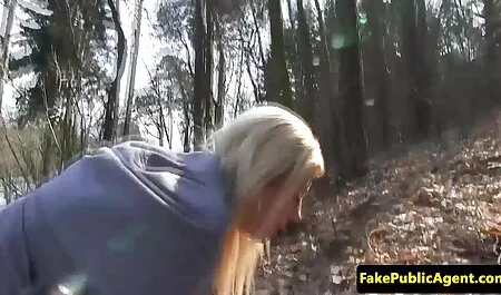 Slatka porno foot djevojka dobiva magarca
