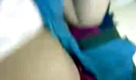 Prilična kuja djeluje na svom streaming film porno pičku