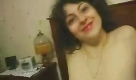 Plavuša jebati i sperma porno mami na prsima