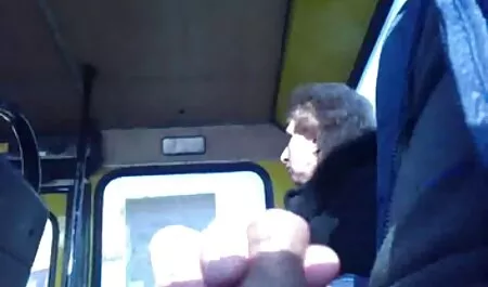 Strastvena seksi djevojka sisa porno rama free dečkovog debelog pijetao i sjedi na njemu