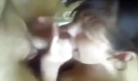 Mlada ljepotica jeba mačku s cote de pablo porno ružičastim vibratorom