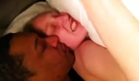 Dvojica mišićavih muškaraca teško jebe prsata djevojčura sex film xxl