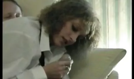Zgodna lizala prsata plavuša maca booloo porno i jebala je u anal