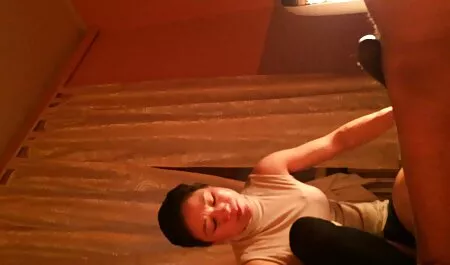 Horny momak snima porno tub e prsata Kenzie Taylor na kameru i jebeno