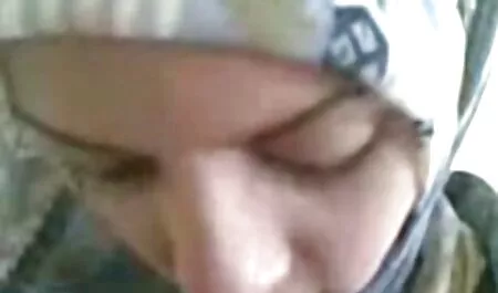 Djevojka je tako željela full cinema porn okusiti člana koji se prikrao do svog usnulog brata i sisao ga