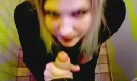 Mlada strastvena drolja karen lancaume porno jebe se sa starim požudnim djedom