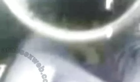 Plavokosa Olivia Jameson jebe svoj analni porno xl dildo i dobiva jebeno ćelavo cvrkut