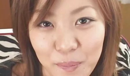Selena masturbira porno public bus ispred web kamere